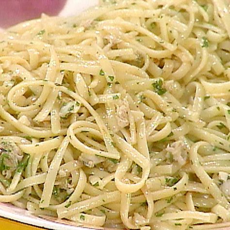 FAST AND EASY LINGUINE WITH WHITE CLAM SAUCE Clam Pasta Recipe, White Clam Sauce Recipe, Linguine With White Clam Sauce, Clam Sauce Recipe, Linguine And Clams, Clam Sauce Linguine, Clam Pasta, White Clam Sauce, Linguine Recipes