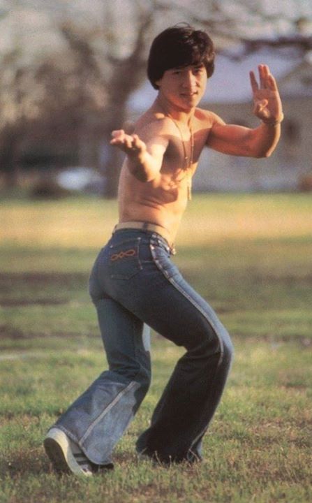 Kungfu Pose, Young Jackie Chan, Jacky Chan, Celebrity Bodies, Chinese History, Perfect Boyfriend, Martial Artists, Jackie Chan, Character Poses