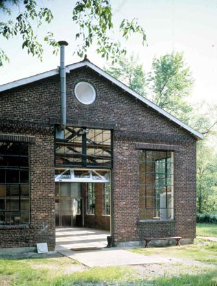 I am in love with the conversion of this old factory into a home by Smith-Miller Hawkinson Architects.   More after the break... Hanger Homes, Converted Factory, Factory House, Vintage Floor Plans, Warehouse Loft, Warehouse Home, Industrial Apartment, Industrial Warehouse, Industrial Architecture