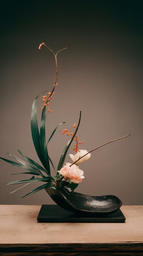 Flower Arrangements Japanese, Asian Floral Arrangements, Modern Ikebana Flower Arrangement, Contemporary Floral Arrangements, Ikebana Wedding Centerpieces, Spring Ikebana, Ikebana Flower Arrangement Art Floral, Japanese Bouquet, Chinese New Year Flower Arrangement