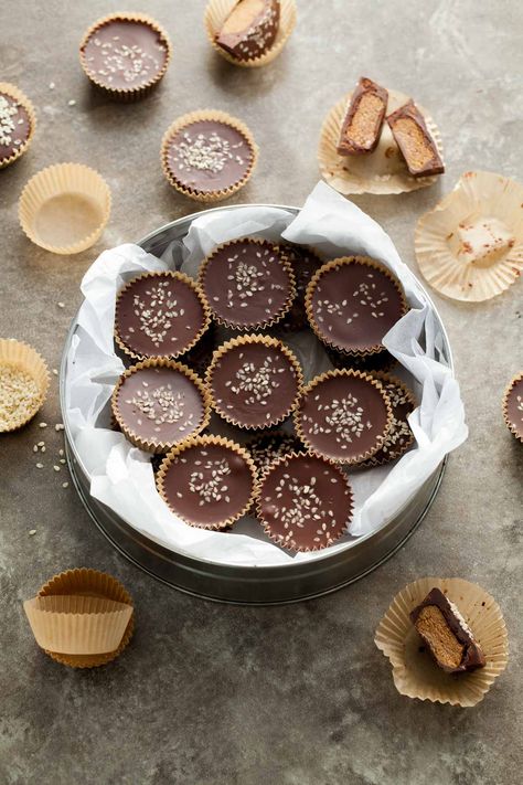 Dark Chocolate Tahini Cinnamon Cups (Paleo, Vegan) - If you’re looking for something deliciously different to add to your dessert game this year, these dark chocolate tahini cups are it. Tahini Cups, Tahini Butter, Chocolate Tahini, Fall Desserts Easy, Sweet Cravings, Fall Dessert Recipes, Paleo Vegan, Microwave Recipes, Butter Pecan