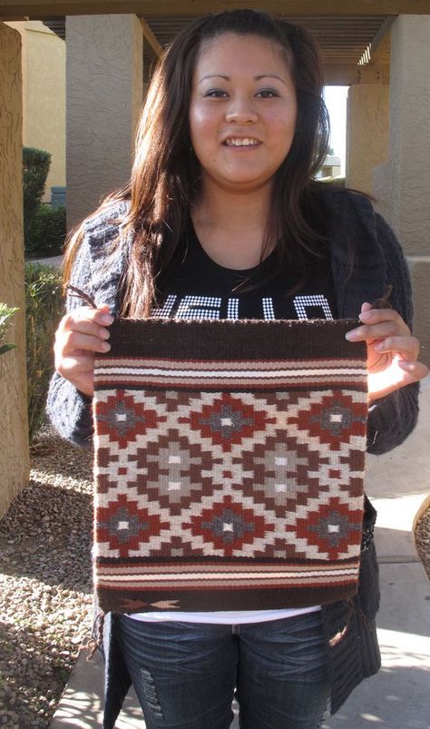 Navajo Weaver, Native American Rugs, Navajo Art, Navajo Pattern, Navajo Weaving, Navajo Rug, Weaving Loom Diy, Native American Patterns, Indian Blankets