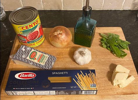 Spaghetti Sauce Recipe, Baking Measurements, San Marzano Tomatoes, Tomato Sauce Recipe, Spaghetti Noodles, Garlic Oil, Crushed Red Pepper, Crushed Red Pepper Flakes, Family Meal