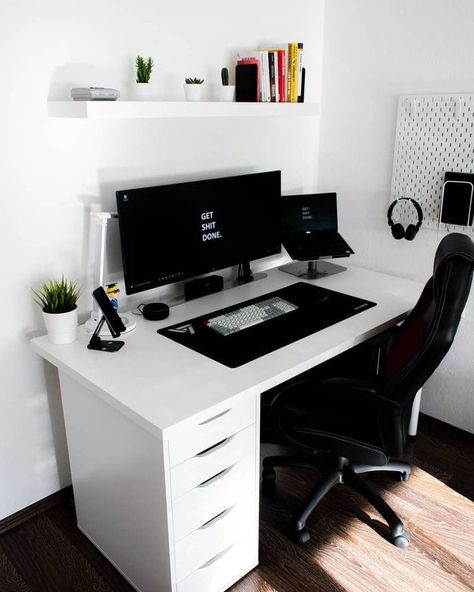 Developer Room Design, Laptop Setup Work Spaces, Laptop Set Up, Laptop Setup Ideas, Laptop Desk Setup, Coding Setup, Gaming Laptop Setup, Setup Laptop, Laptop Setup