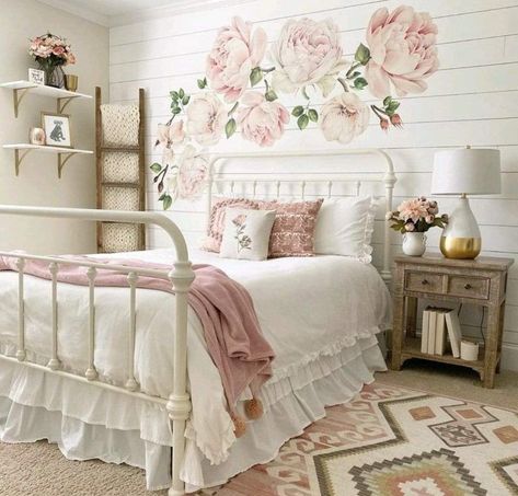 Decoration Shabby, Big Girl Rooms, Chic Bedroom, Farmhouse Bedroom, Guest Bedrooms, Beautiful Bedrooms, Girls Room Decor, New Room, Guest Bedroom