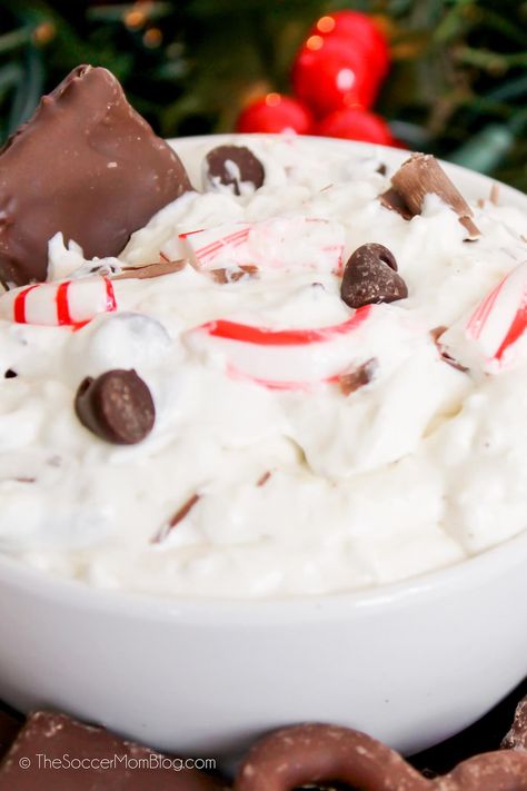 Candy Cane Recipes, Leftover Candy Canes, Peppermint Bark Cheesecake, Holiday Cheesecake, Fluff Salad Recipes, Candy Cane Recipe, Delicious Holiday Desserts, Christmas Cheesecake, Leftover Candy