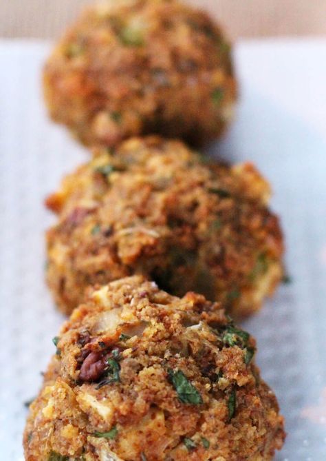 Cornbread stuffing balls are easy and delicious. Stuffing Balls Recipe, Vegetarian Stuffing, Stuffing Balls, Cornbread Stuffing, Stuffing Recipes For Thanksgiving, Thanksgiving Stuffing, Stuffing Recipes, Balls Recipe, Thanksgiving Side Dishes