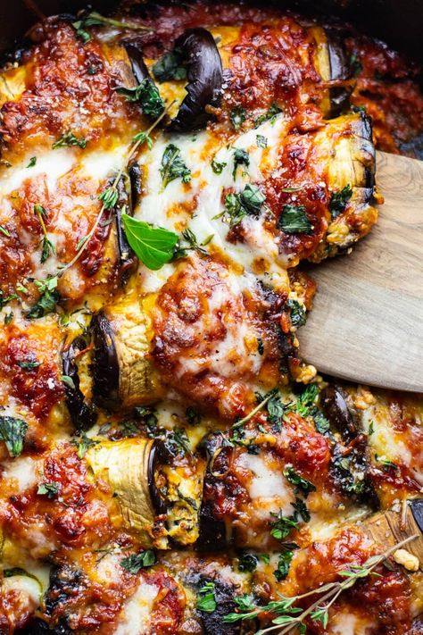 Baked Eggplant Rollatini – A Simple Palate Eggplant Rollatini, Healthy Eggplant, Eggplant Recipes Easy, Carb Dishes, Vegetarian Mains, Healthy Dinner Ideas, Eggplant Dishes, Baked Eggplant, Eggplant Parmesan