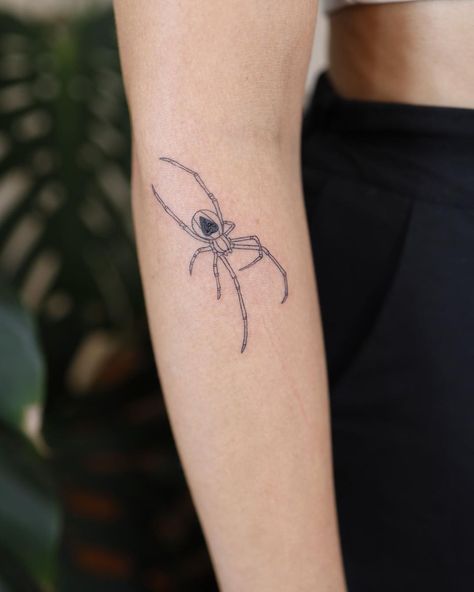 E L L E N . (@ellengrace.tattoos) posted on Instagram: “Took many a photos, yet none are in focus - but this is too fun not to share 🕷 @figure9.studio #spider #spidertattoo #tattoo…” • Mar 14, 2022 at 7:25am UTC Dainty Spider Tattoo, Spider Tattoo Fine Line, Spider V Line Tattoo, Delicate Spider Tattoo, Cute Tiny Spider Tattoos, Tattoo Fine Line, Spider Tattoo, In Focus, Fine Line