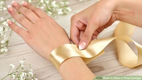 How to Make a Wrist Corsage (with Pictures) - wikiHow Diy Corsage Bracelet, Diy Corsage Wristlet, Make A Wrist Corsage, Wedding Coursage, Prom Corsage Diy, How To Make Corsages, Diy Wrist Corsage, Wristlet Corsage, Bracelet Corsage