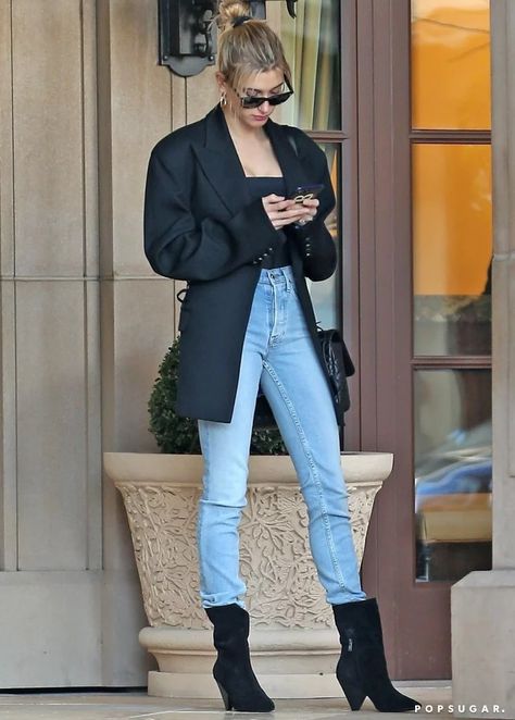 Hailey Baldwin's Black Ash Boots January 2019 Heyli Bieber Style, Hailey Bieber Black Blazer, Celebrity Style Jeans, Celebrity Winter Style, Celebrity Summer Style, Ash Boots, Hailey Baldwin Street Style, Celebrity Style Men, Celebrity Style Dresses