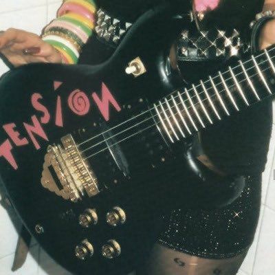 Punk Guitar, Rocker Aesthetic, Rockstars Gf, 2000s Punk, Band Aesthetic, Black Guitar, Fantasy High, Riot Grrrl, Rockstar Gf