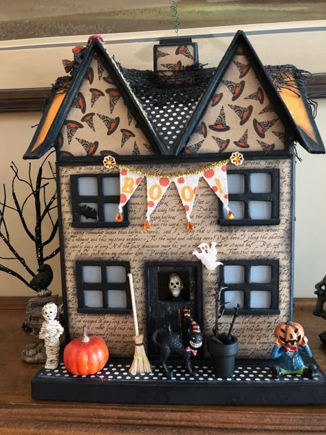 Mini Halloween House Diy, Halloween Mini Haunted Houses, Haunted House Birdhouse Ideas, Birdhouse Haunted House, House Teeth Halloween, Halloween Tiny House, Diy Haunted House Cardboard, Paper Mache Haunted House, Mini Halloween House