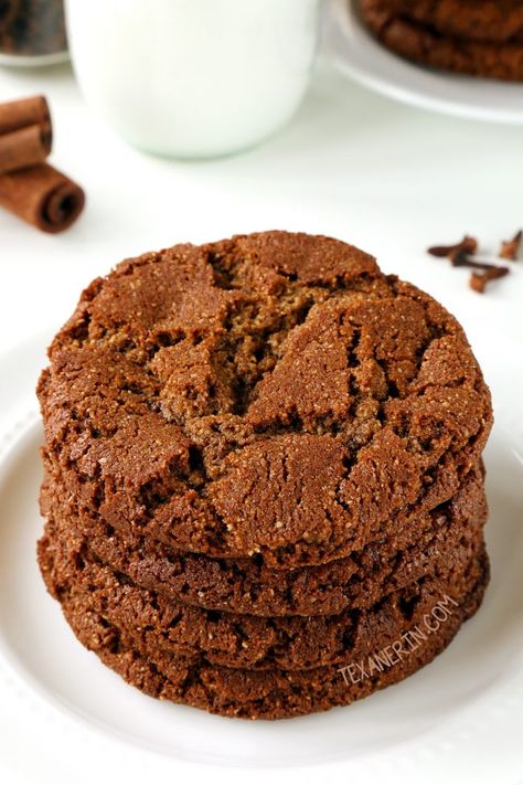 Paleo Gingerbread Cookies (vegan) - Texanerin Baking Paleo Gingerbread Cookies, Paleo Gingerbread, Cookies Aesthetic, Paleo Cookies, Paleo Baking, Ginger Bread Cookies Recipe, Cookies Vegan, Paleo Sweets, Gingerbread Recipe