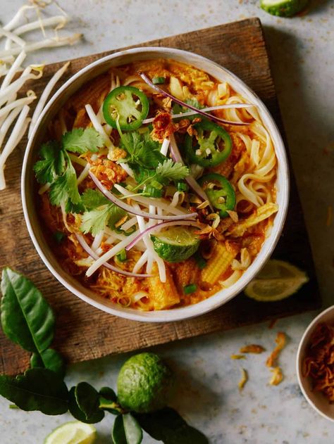 I love a good noodle soup, especially a full flavored noodle soup with a kick, so our Spicy Chicken Laksa is very high on my list of cozy soups. We made our own paste, and although it seems like a lot of ingredients everything is really just blended together in a food processor, so it's super easy to make plus it makes extra paste which makes an awesome wet rub or marinade for fish and chicken. | soup recipes | fall recipes | chicken recipes | dinner recipes | Chicken Laksa, Laksa Recipe, Laksa Soup, Cozy Soups, Chicken Dance, Spoon Fork Bacon, Fried Shallots, Savoury Recipes, Braised Chicken