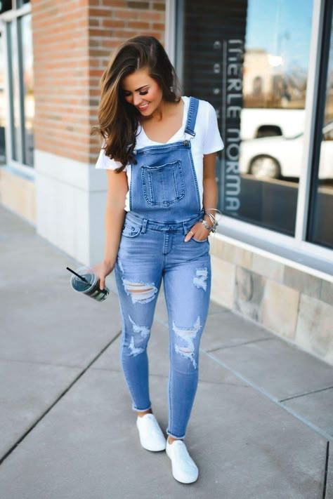 Distressed Overalls, Cute Overalls, Simple Outfits For School, Overall Outfit, Overalls Outfit, Cute Outfits For School, Womens Casual, Womens Casual Outfits, Denim Outfit