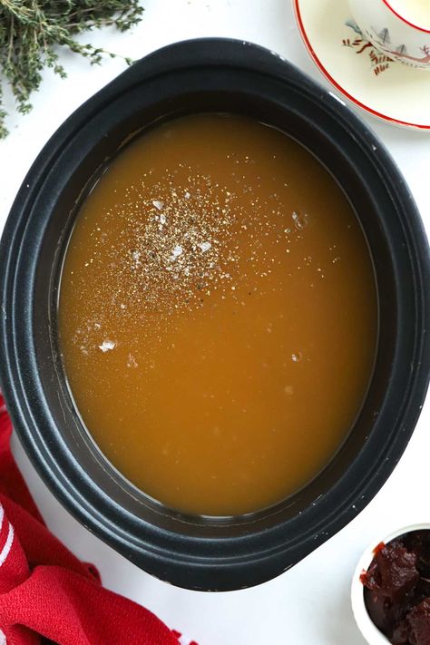 The ULTIMATE slow cooker make ahead gravy recipe! Packed with flavour and super easy to make, this gravy really lifts a dish. Make Ahead Gravy, Reheat Turkey, Make Ahead Turkey Gravy, Slow Cooker Christmas, Turkey Crockpot Recipes, Easy Gravy Recipe, Thanksgiving Gravy, Turkey Gravy Recipe, Crockpot Turkey