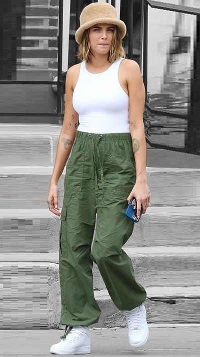 Cara Delevingne in New York City, New York on Tuesday 15/08/2023 #VeronicaTasmania Cara Delevingne 2023, Cara Delevigne Style, Cara Delevingne Street Style, Rectangle Body Shape Fashion, Cara Delevingne Style, Rectangle Body Shape, Shape Fashion, Hillary Duff, Gisele Bündchen