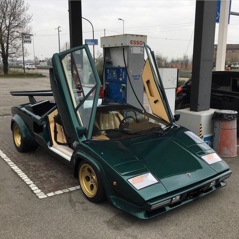 Old Vintage Cars, Green Sports, Lamborghini Countach, Street Racing Cars, Power Cars, Classy Cars, Pretty Cars, Vroom Vroom