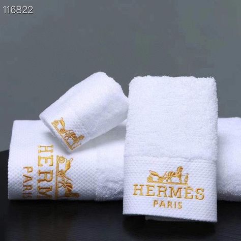 Hermes Towel, Odd Decor, Hotel Towels, Mens Clothing Brands, 5 Star Hotel, Bathroom Accessories Sets, Custom Towel, Hermes Accessories, Luxury Towels