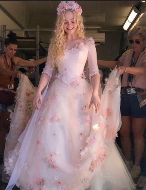 Aurora Wedding Dress Maleficent, Aurora Wedding Dress, Aurora Wedding, Magical Dress, Aurora Dress, Disney Wedding Dresses, Aesthetic Dress, Disney Princess Dresses, Elle Fanning