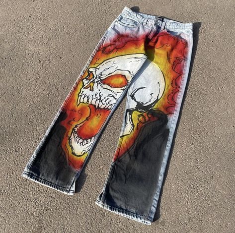 Airbrush Clothes, Helloween Wallpaper, Make Clothes, Custom Jeans, Custom Denim, Designer Streetwear, Painted Denim, Jeans Diy, Vintage Cartoon