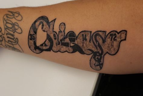 Chicago White Sox tattoo #whitesox #whitesoxtattoo White Sox Tattoo, Chicago White Sox Tattoo, White Heart Tattoos, Ox Tattoo, Sock Tattoo, Body Modification Piercings, Boston Tattoo, White Ink Tattoo, White Tattoo