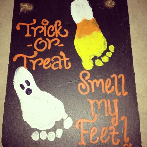 So cute to use a baby's feet! Footprint Craft, Hallowen Ideas, October Crafts, Footprint Crafts, Footprint Art, Handprint Crafts, Daycare Crafts, Halloween Crafts For Kids, Toddler Art