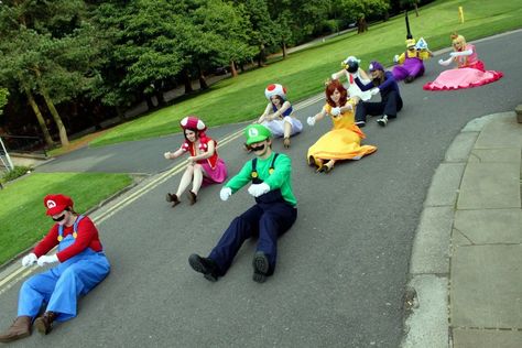 Mario Kart! by KawaiiP13.deviantart.com on @deviantART Peach Photo, Mario Kart Characters, Luigi And Daisy, Mario Theme, Characters Costumes, Vintage Video, Vintage Video Games, Daisy Love, Mario Kart