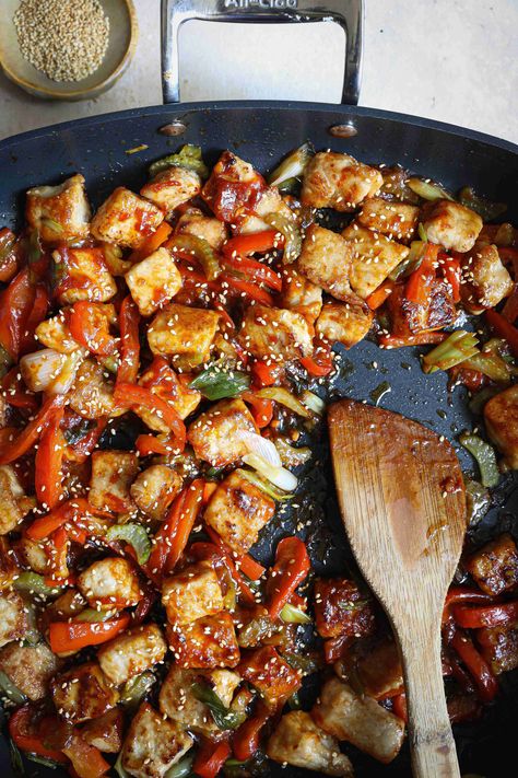 Amazing Gochujang Pork Stir-Fry Stir Fry Pork Recipe, Gochujang Stir Fry, Gochujang Pork, Gochujang Recipes, Brown Sugar Pork Tenderloin, Gochujang Recipe, Pork Stir Fry Recipes, Hibachi Recipes, Korean Pork