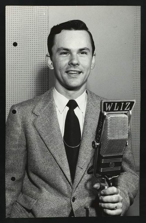 Bob Crane, born July 13, 1928 - died June 29, 1978. 49; actor, drummer, radio host and disc jockey. Radio Host Character Design, Bob Crane, Grease Costume, Radio Host, Costume Inspo, Disc Jockey, Pose References, Tv Host, Hazbin Hotel