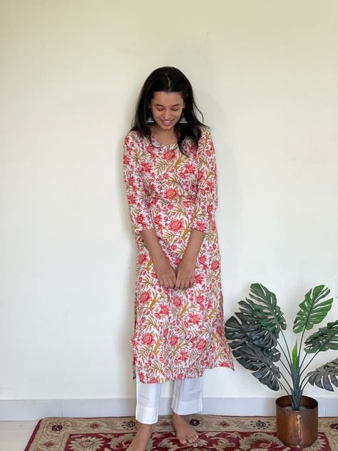 Easy Breezy Summer Pure Cotton Kurti. Pair it up with solid pants & some minimal jewellery to complete the look. Cotton Kurtis Design Summer, Floral Cotton Kurti Designs, Minimal Kurti, Kurtas For Women Designer, Cotton Kurti Designs Summer, Designer Kurtas For Women, Kurti Pair, Printed Kurtas, Pink Kurti