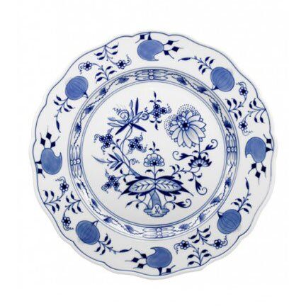 Meissen 'Blue Onion' Fine China Patterns, Blue Willow China, White Rims, Blue Onion, Blue Table, Blue And White China, White China, Blue Willow, China Patterns