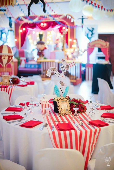 Vintage Circus Table Decorations, Carnival Party Table Decor, Circus Theme Party Table Decor, Circus Party Table Decor, Circus Table Decor, Circus Table Decorations, Carnival Table Decorations, Circus Centerpieces Ideas, Circus Theme Party Adults