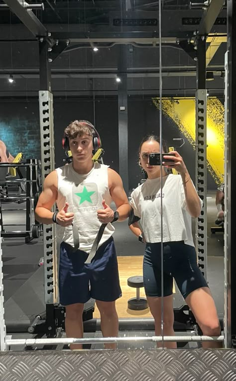 gym girl, gymrat, gymbro, gym, no excuse, healthy, health, sport, sporty Gym Date Aesthetic, Gym Bro Outfit, Gym Bro Aesthetic, Bro Aesthetic, Converse Gym Outfit, Gym Date, Gym Poses, Partner Workouts, Brother Pictures