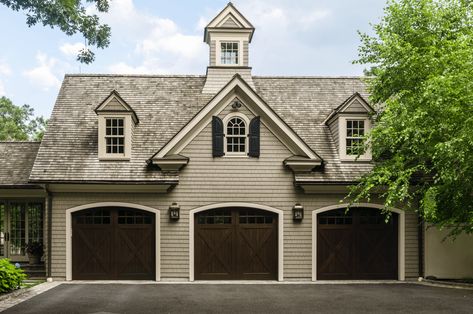 Colonial Garage, Carriage House Garage, Garage Guest House, Garage Door Types, Carriage House Plans, Basketball Tricks, Garage Addition, Garage Loft, Garage Apartment Plans