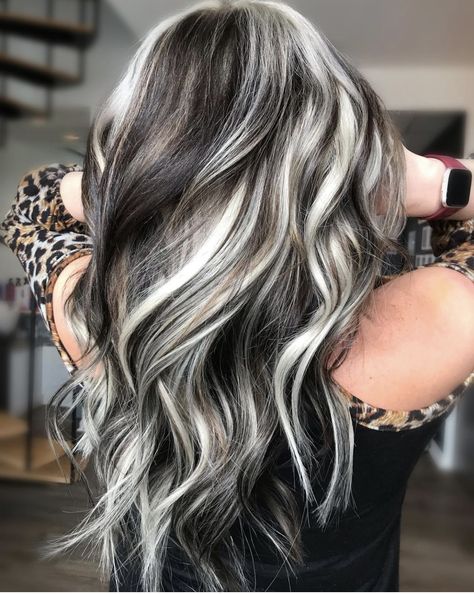 Edgy Blonde Hair, Long Grey Hair, Rambut Brunette, Blonde Highlights On Dark Hair, Platinum Blonde Highlights, Grey Hair Inspiration, Dark Hair With Highlights, White Highlights, Black Hair Color