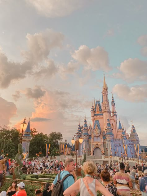 Disney Summer Aesthetic, Disney Vacation Aesthetic, Disney Park Aesthetic, Disney Parks Aesthetic, Disney World Photos, Disney Core, Disney World Aesthetic, Disney Poses, Disney 2025