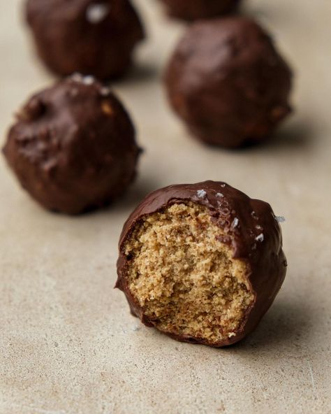 Beck Johnson on Instagram: “GINGERBREAD CAKE POPS Because I refuse to give in to gingerbread season being over. It’s still cold, so gingerbread flavouring does not…” Gingerbread Cake, Energy Balls, Cake Pop, Cake Batter, Almond Butter, Bread Crumbs, Over It, Beck, Tray Bakes