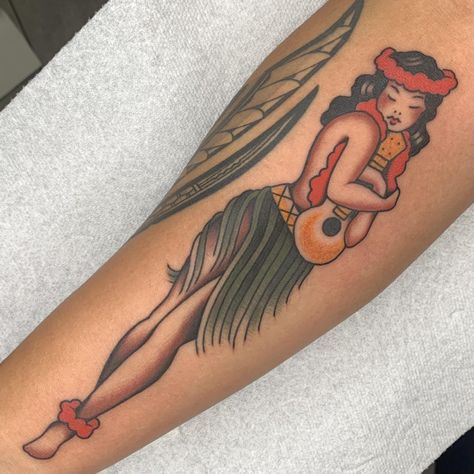 Hawaiian Goddess Tattoo, Hawaiian Girl Tattoos, Hula Girl Tattoo, Hula Girl Tattoos, Hawaiian Goddess, Dancer Tattoo, Movie Inspiration, Hawaiian Woman, Pin Up Girl Tattoo