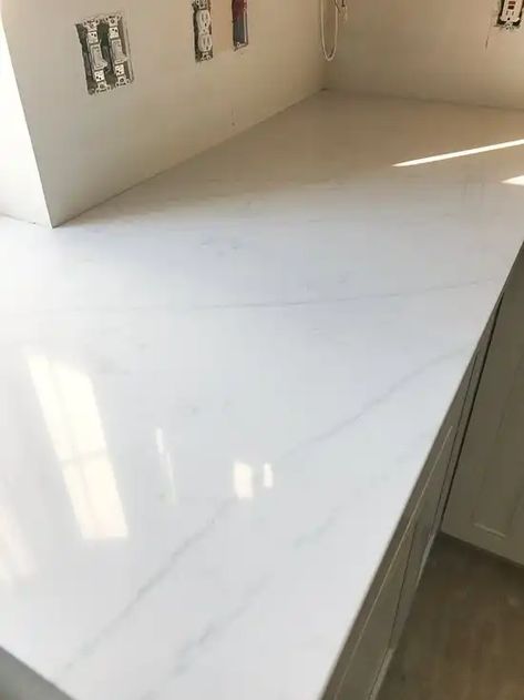 Eternal Statuario by Silestone Outdoor Kitchen Countertops, Quartz Kitchen Countertops, Beautiful Kitchen Designs, Quartz Kitchen, White Quartz Countertop, Kitchen Counters, Kitchen Redo, Ikea Hacks, Counter Top