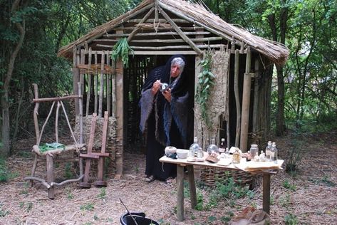 Scottish Witchcraft is not witchcraft as people imagine it today. We explore the idea of community and wise women bean feasa's role and community ethics. Scottish Magic, Scottish Witchcraft, Witch Hut, Traditional Witchcraft, Wise Woman, Fantasy Authors, Witchy Things, Wise Women, Women In History