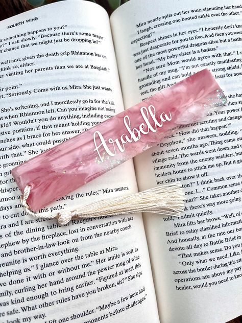 Handmade marble resin bookmarks that can be personalised (personalisation is optional, can be purchased plain too!) If you would like it to be personalised with your name, just enter your name into the personalisation box and I'd be more than happy to do this!    📏Dimensions📏 They are approximately 14cm x 2.5cm and 0.3cm depth. 🌙Please be aware that this item is handmade by me and I do try my best to prevent air bubbles and any imperfections but they can still appear.  🌙Colours may look slig Made Bookmark, Marbled Resin, Resin Bookmarks, Marble Resin, Resin Design, Digital Art Anime, Air Bubbles, Resin Diy, Book Accessories