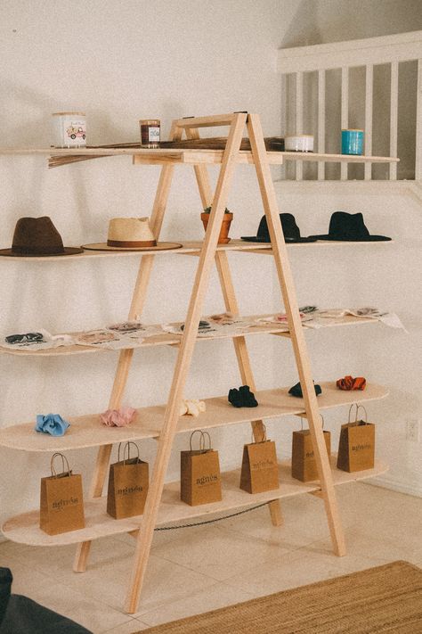 The a-frame Ladder shelves display LSD-5 offers a highly professional look displaying more stock whilst still being completely flatpackable. perfect shelving option for a popup shop display or market stall.  Made in San Diego with 1.5'' x 1.5'' dressed spruce wood, and 1/2 white birch plywood. The foldable trade stand Market Stall Display Ideas, Booth Display Ideas Diy, Craft Booth Design, Gift Shop Displays, Market Stall Display, Ladder Shelves, Stall Display, Stand Feria, Popup Shop