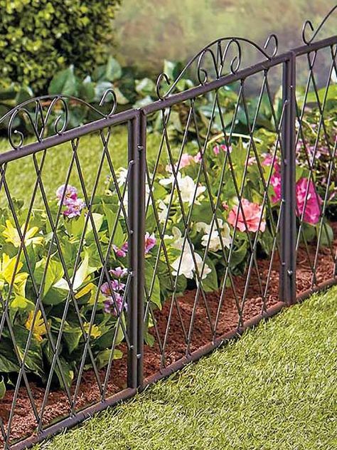 Short Fence, Metal Garden Fencing, Garden Fence Ideas, Decorative Garden Fencing, Small Fence, Dig Gardens, Backyard Privacy, Front Yard Fence, Wrought Iron Fences