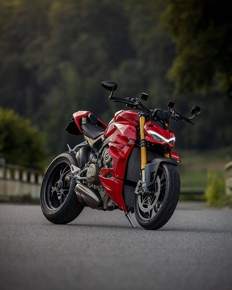 Ducati Streetfighter V4, Ducati Motor, Ducati Streetfighter, Motorcross Bike, Pretty Bike, Ducati Motorcycles, Ducati Panigale, Motor Bikes, Beautiful Bike