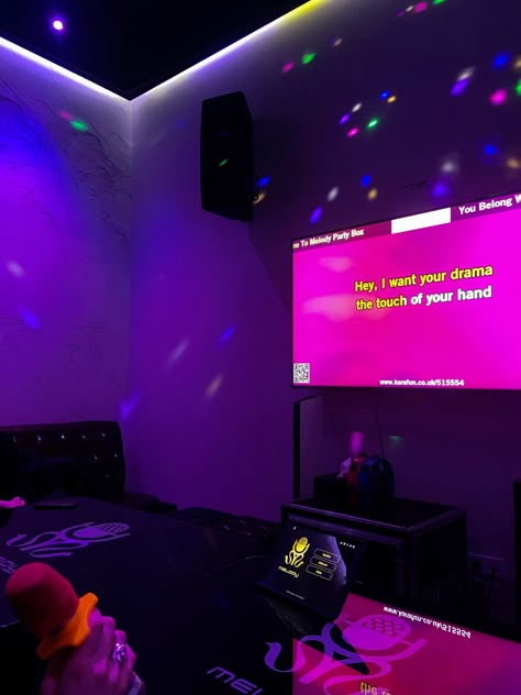 #karaoke #bar #karaokebar #girlsnight Small Karaoke Room Design, Korean Karaoke Room Aesthetic, Karaoke Theme Party Ideas, Karaoke Party Ideas At Home, Karaoke Room Aesthetic, Karaoke Bar Aesthetic, Karaoke Night Aesthetic, Karaoke Background, Karaoke With Friends