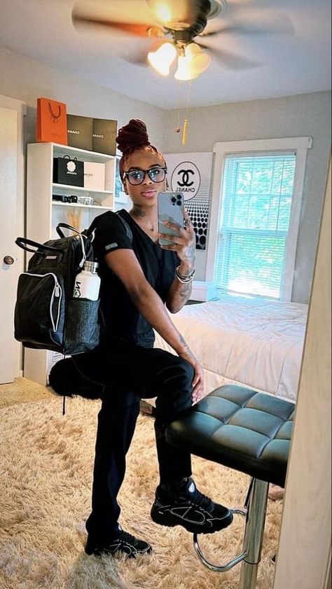 Travel Nurse Black Women, Esthetician Student Outfit, College Lifestyle Aesthetic, Rich Nurse Gang, Lpn Nurse Aesthetic, Phlebotomist Aesthetic, Medical Assistant Aesthetic, Black Nurse Aesthetic, Cna Aesthetic