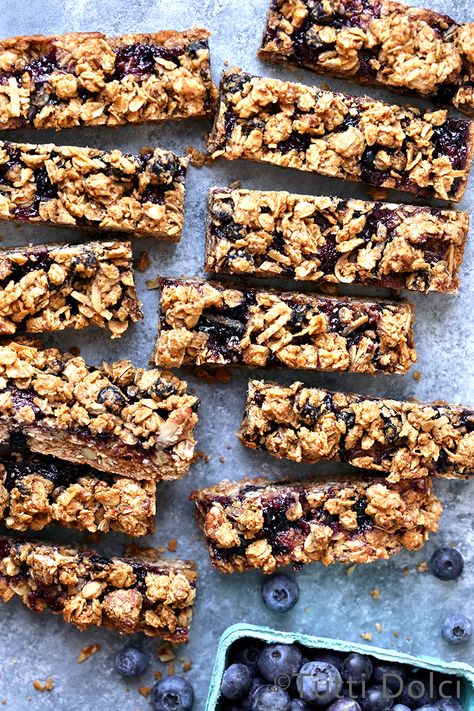 Blueberry Granola Bars, Blueberry Granola, Blueberry Crumble Bars, Easy Bar Recipes, Nut Bars, Granola Recipe Bars, Tasty Snacks, Homemade Granola Bars, Blueberry Oatmeal