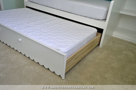 Built In Trundle Bed, Diy Trundle Bed, Diy Trundle, Daybed Trundle, Platform Daybed, Built In Daybed, Trundle Bed Frame, Bedroom Built Ins, Diy Daybed